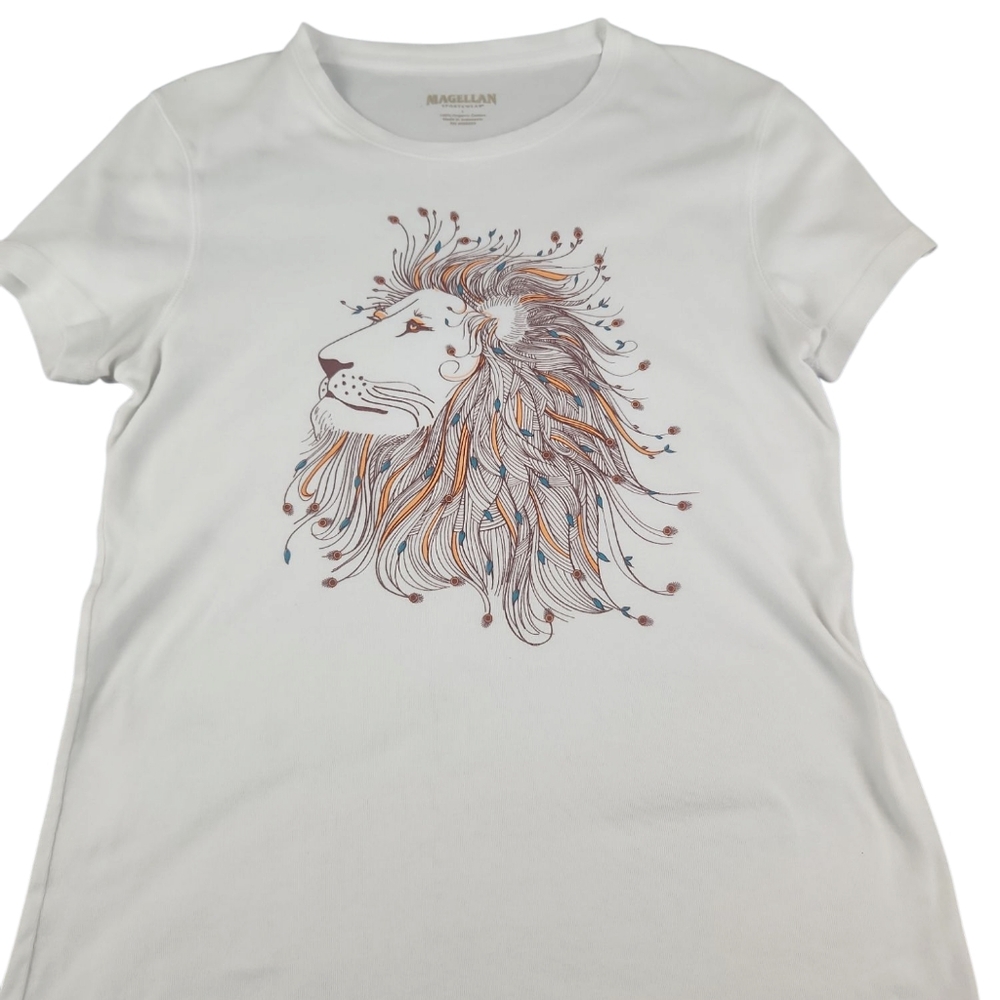 Magellan White T-Shirt with Lion Graphic. Size Large